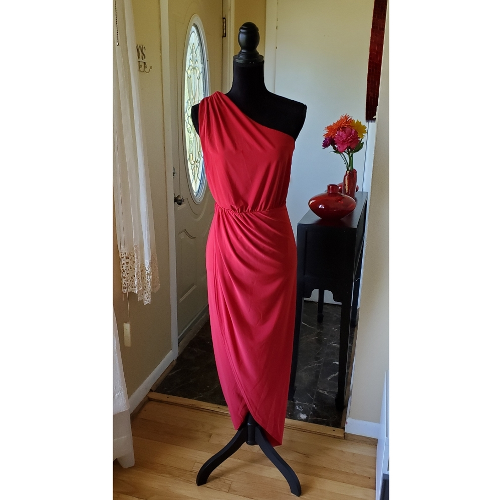 Stunning red dress!💃💄❤ Perfect for weddings, homecoming, prom, etc.